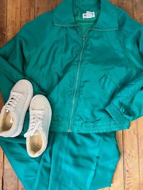 Vintage 90 s women’s 100 % silk track suit KELLY GREEN ! Jacket Pants